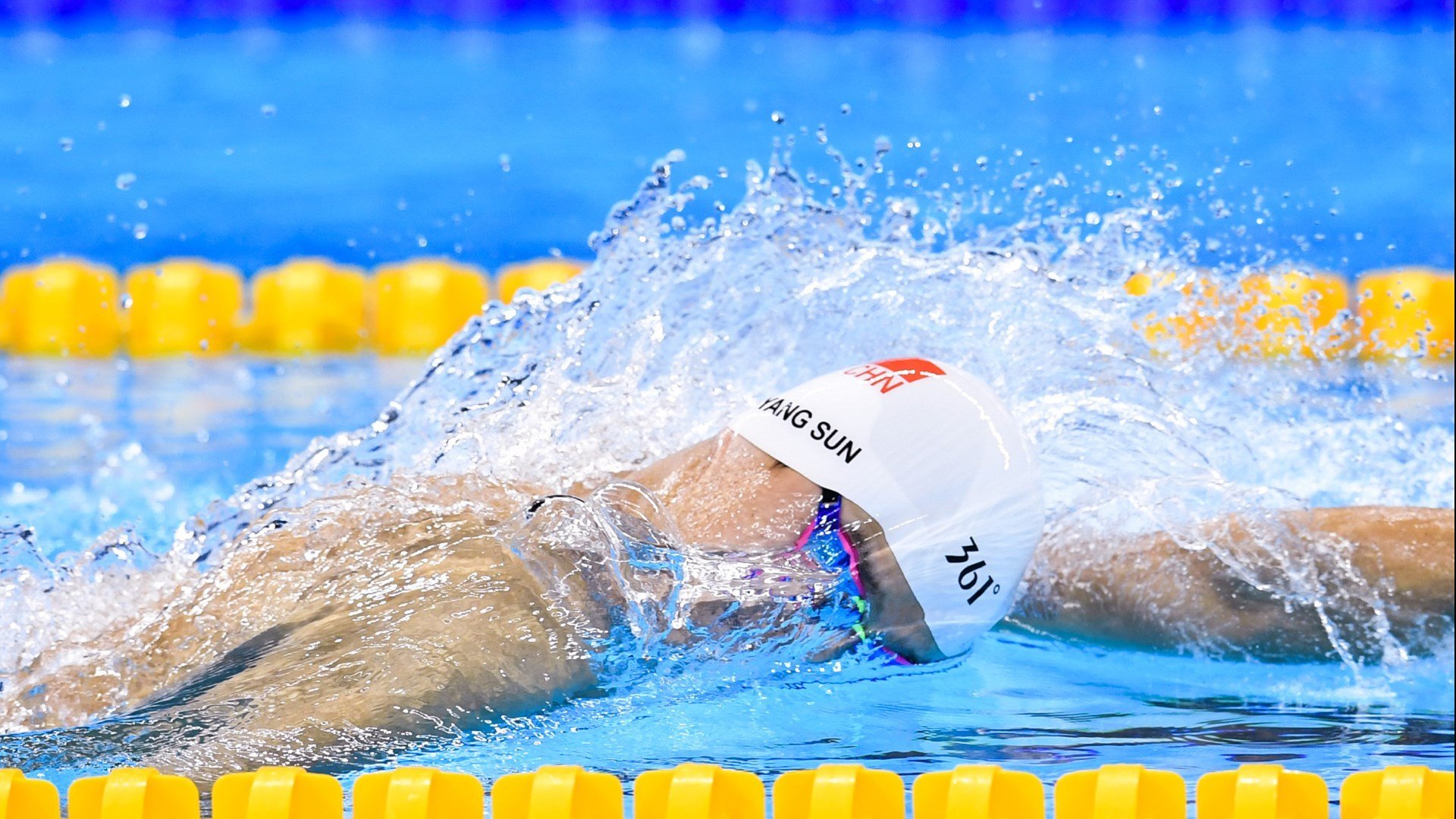 中国篮球鼓励家庭参与营造良好成长环境，参加篮球队对孩子的帮助